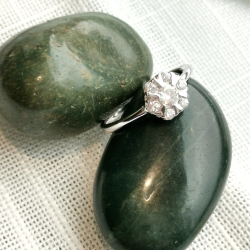 CZ flower ring in Sterling Silver size 6